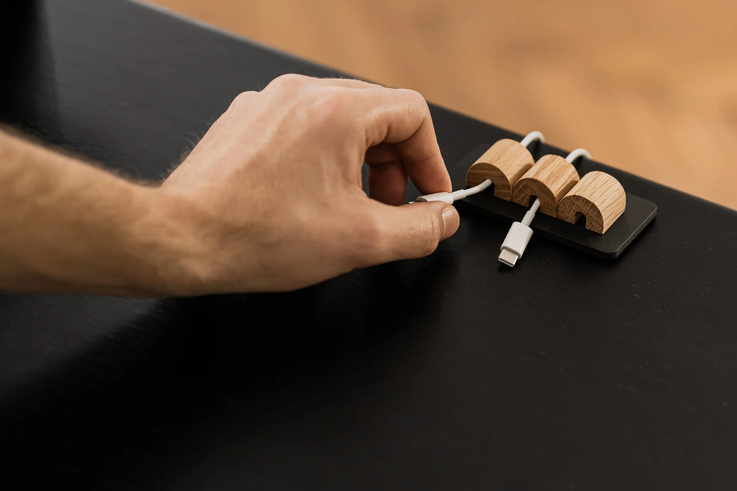 Magneettinen kaapelipidike – massiivitammea